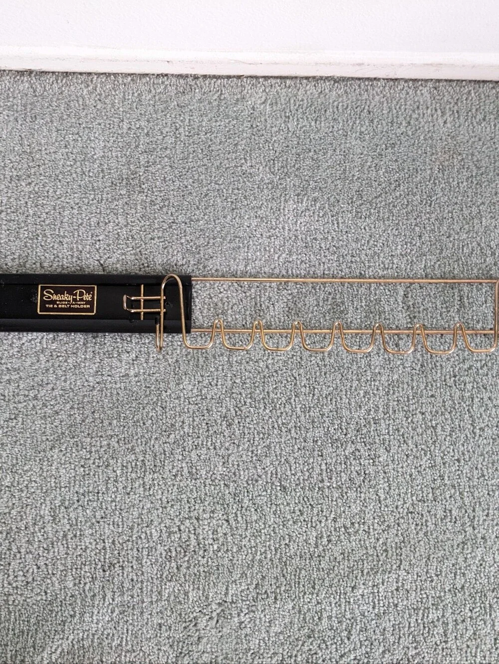 Vintage Sneaky Pete Slide-A-Way Tie & Belt Holder Gold Tone Wire Pre-owned WEAR